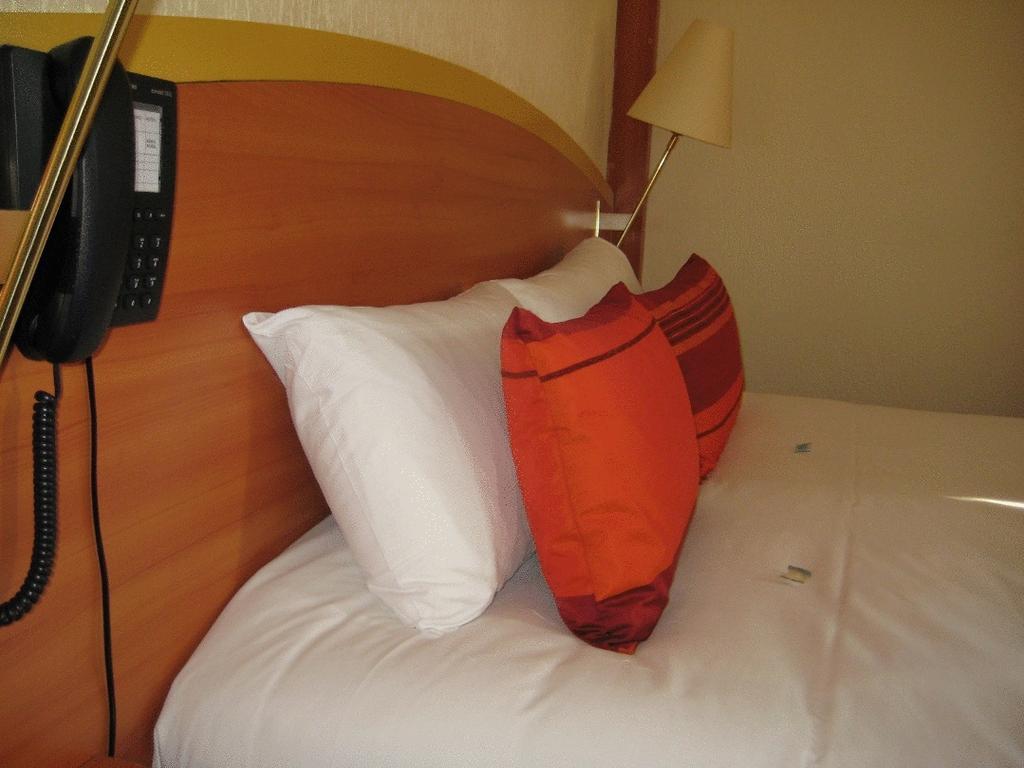 Kyriad Hotel Lamballe Bagian luar foto