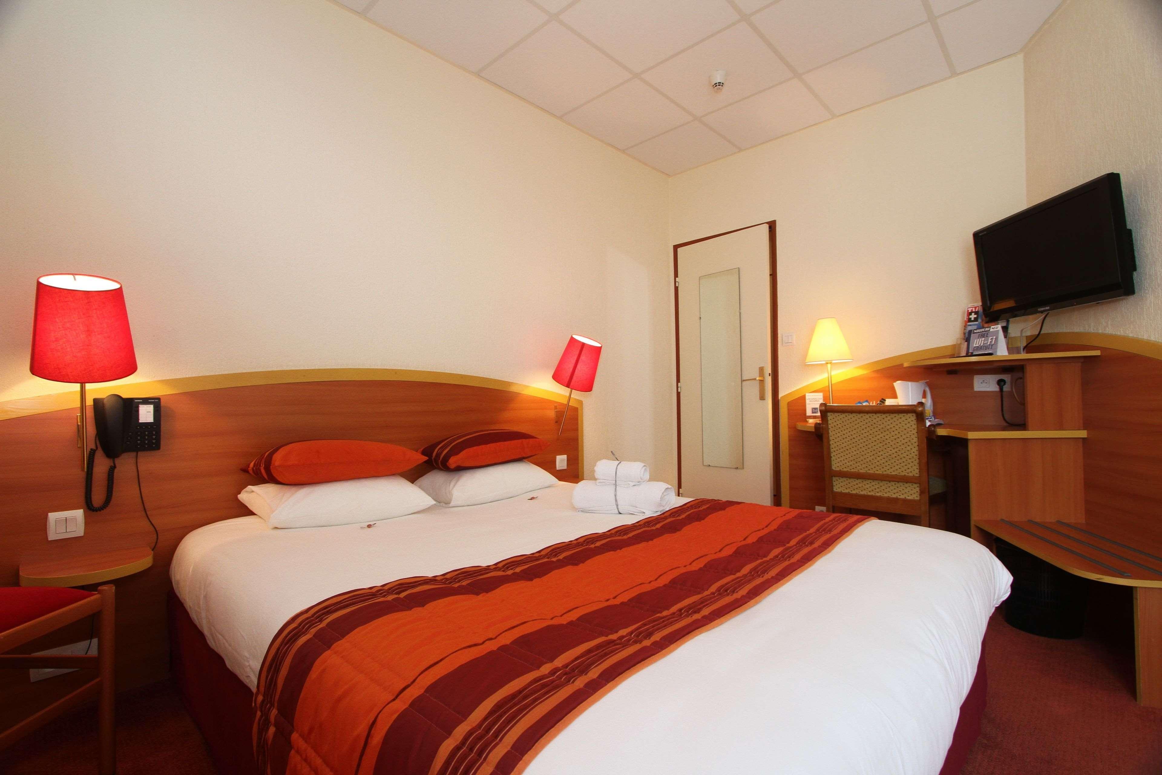 Kyriad Hotel Lamballe Bagian luar foto
