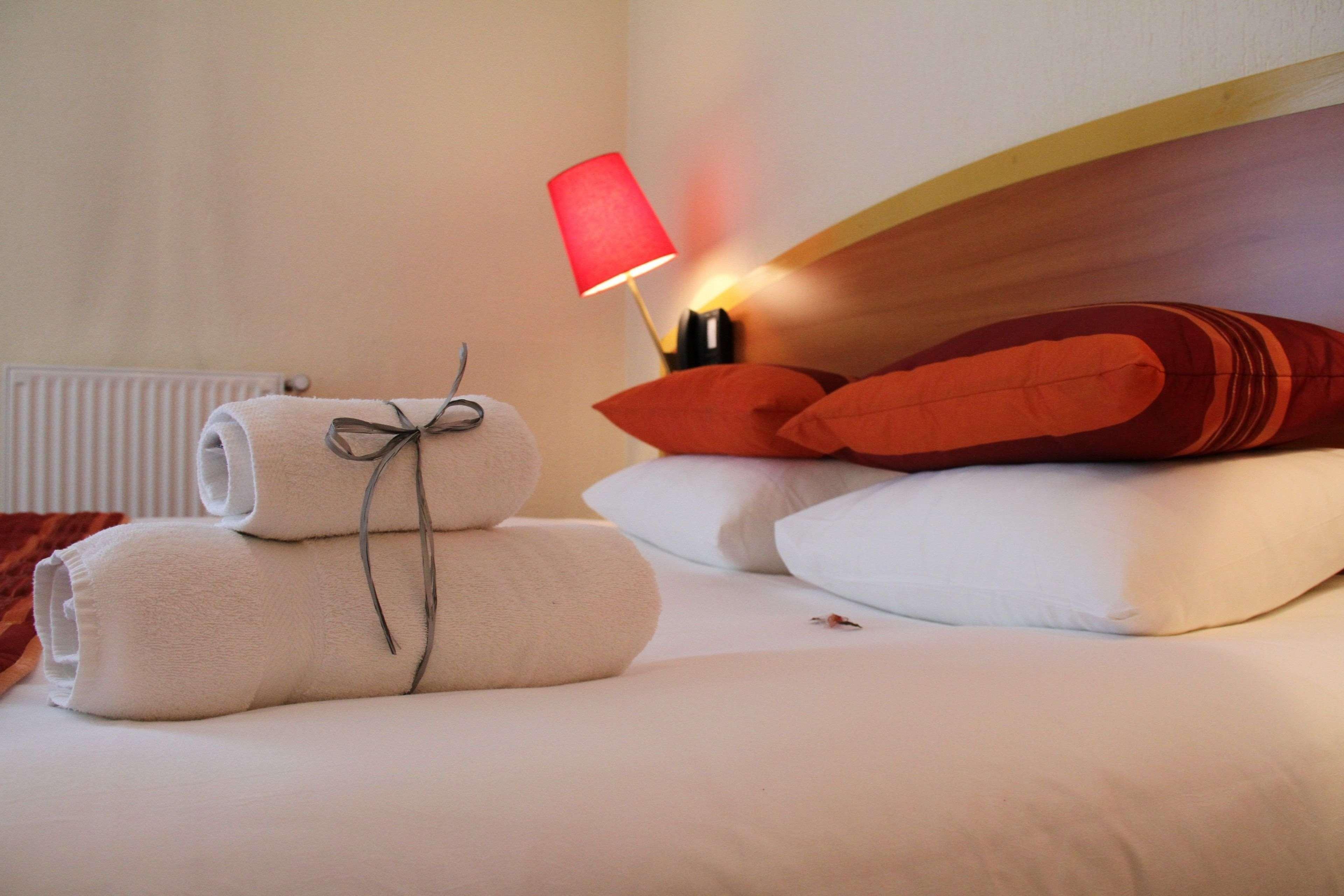 Kyriad Hotel Lamballe Bagian luar foto