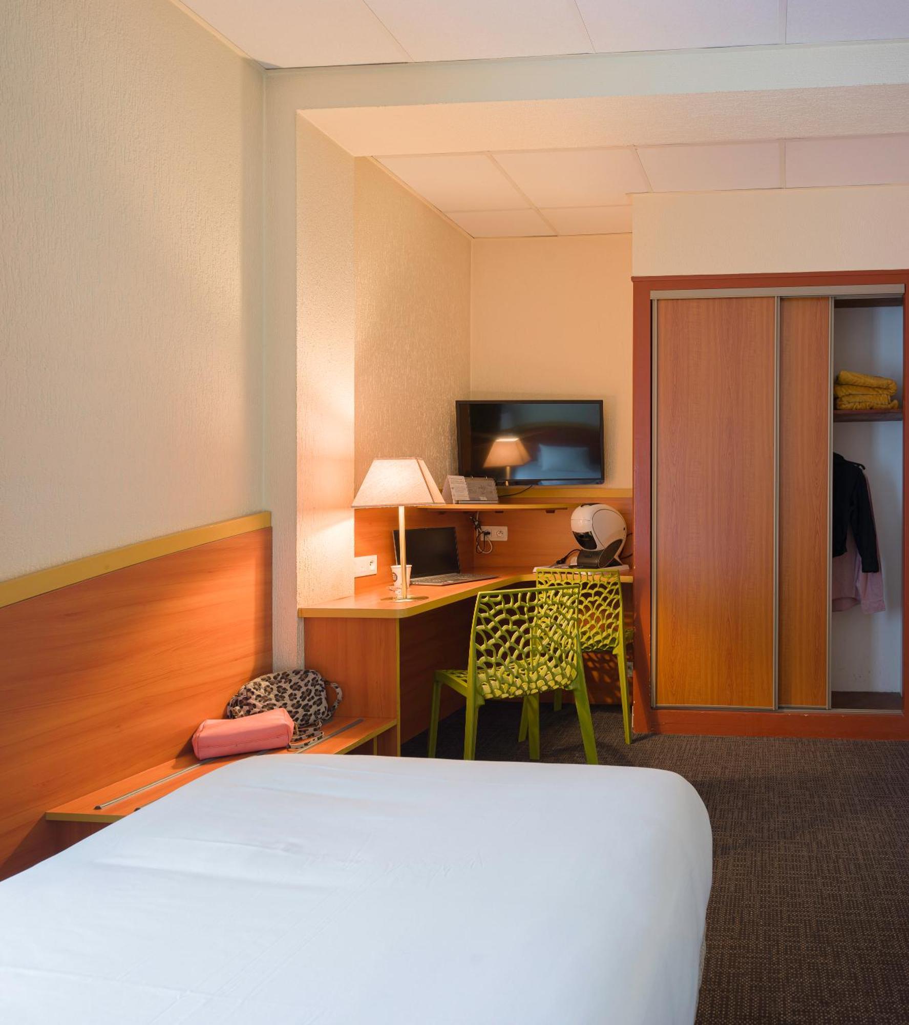 Kyriad Hotel Lamballe Bagian luar foto