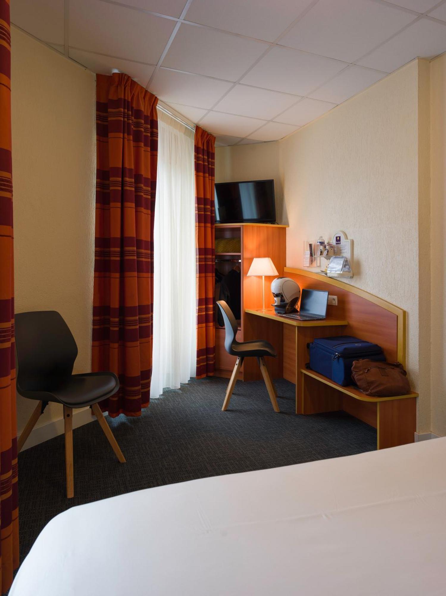 Kyriad Hotel Lamballe Bagian luar foto