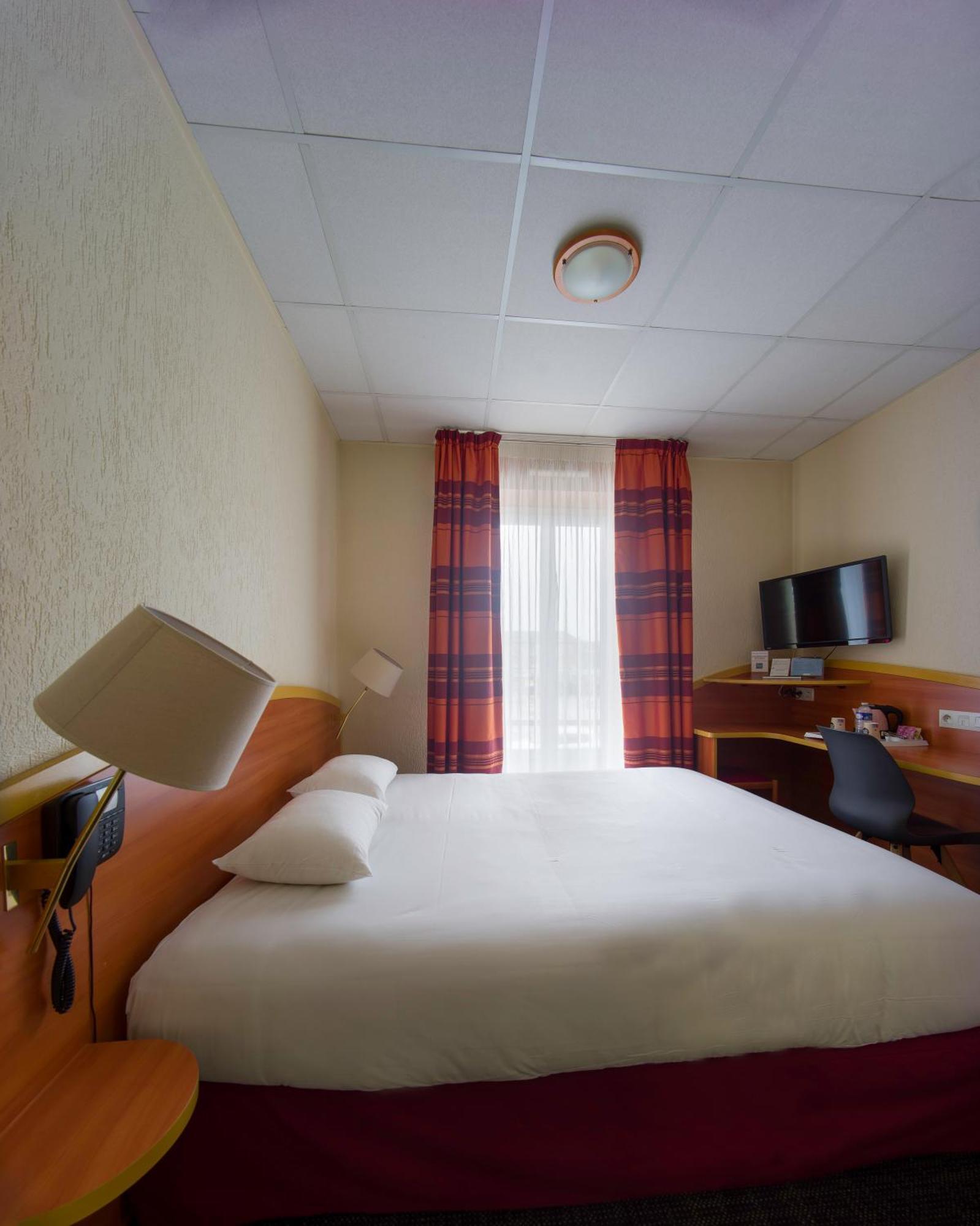 Kyriad Hotel Lamballe Bagian luar foto