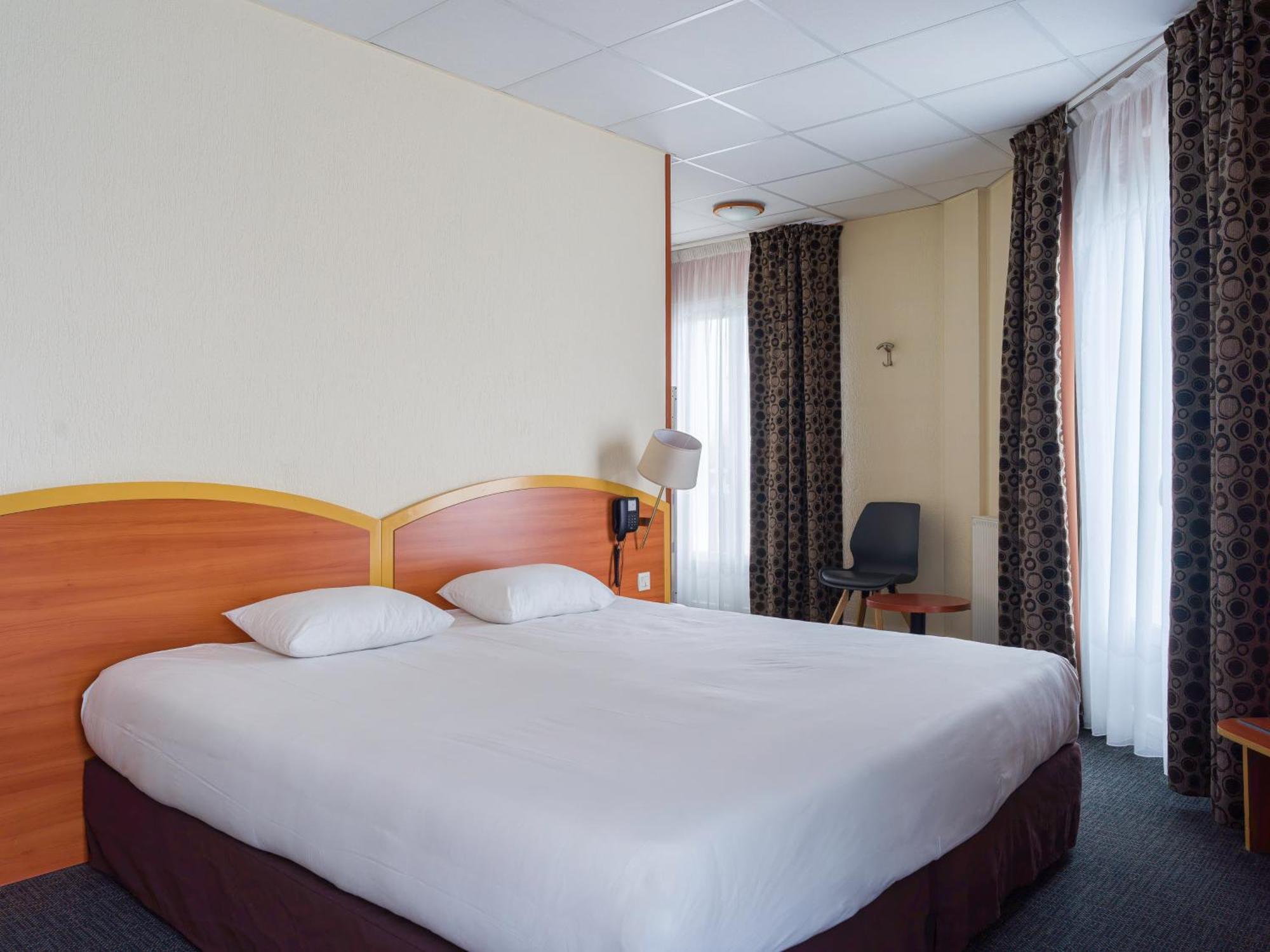 Kyriad Hotel Lamballe Bagian luar foto
