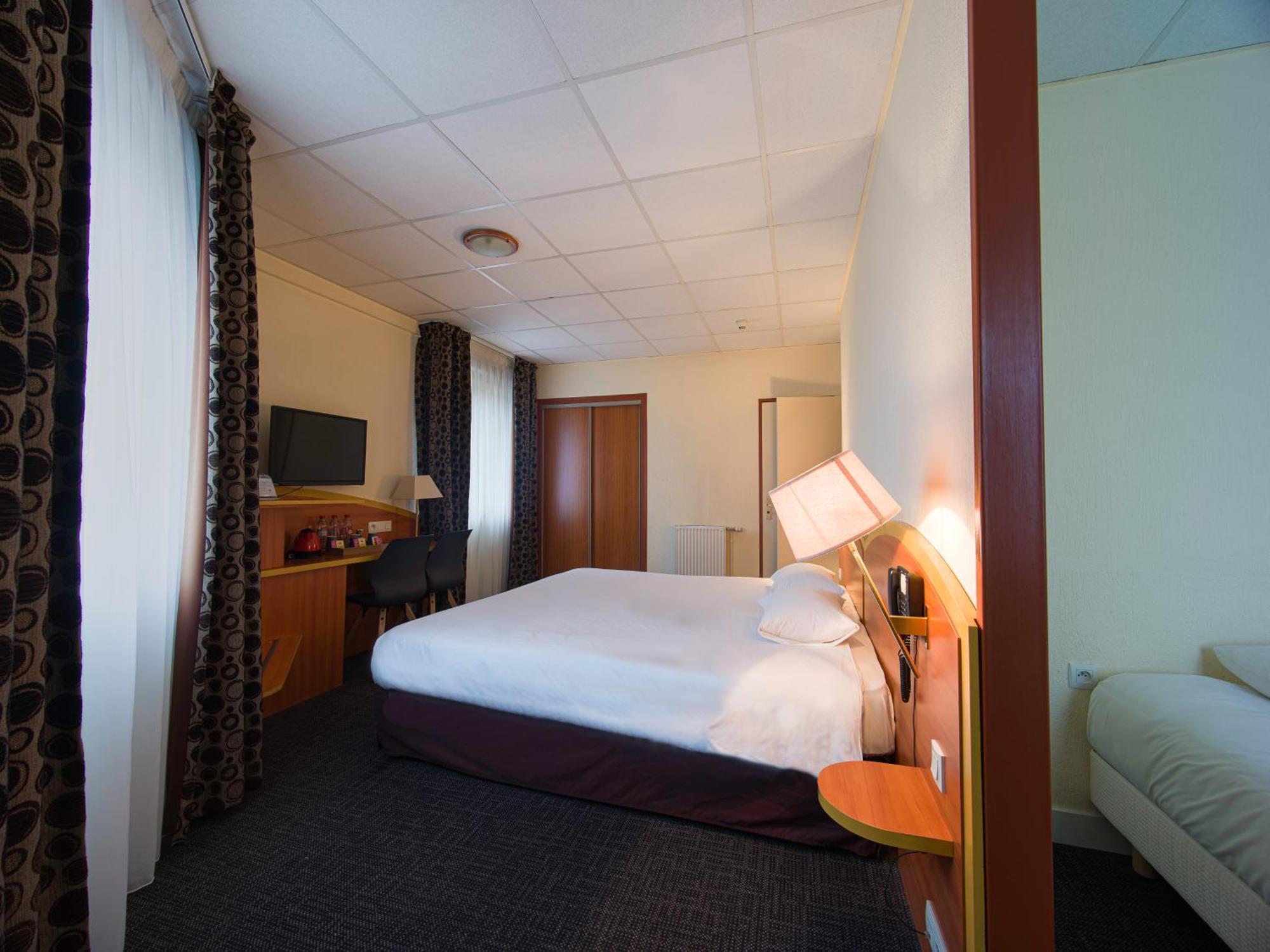 Kyriad Hotel Lamballe Bagian luar foto