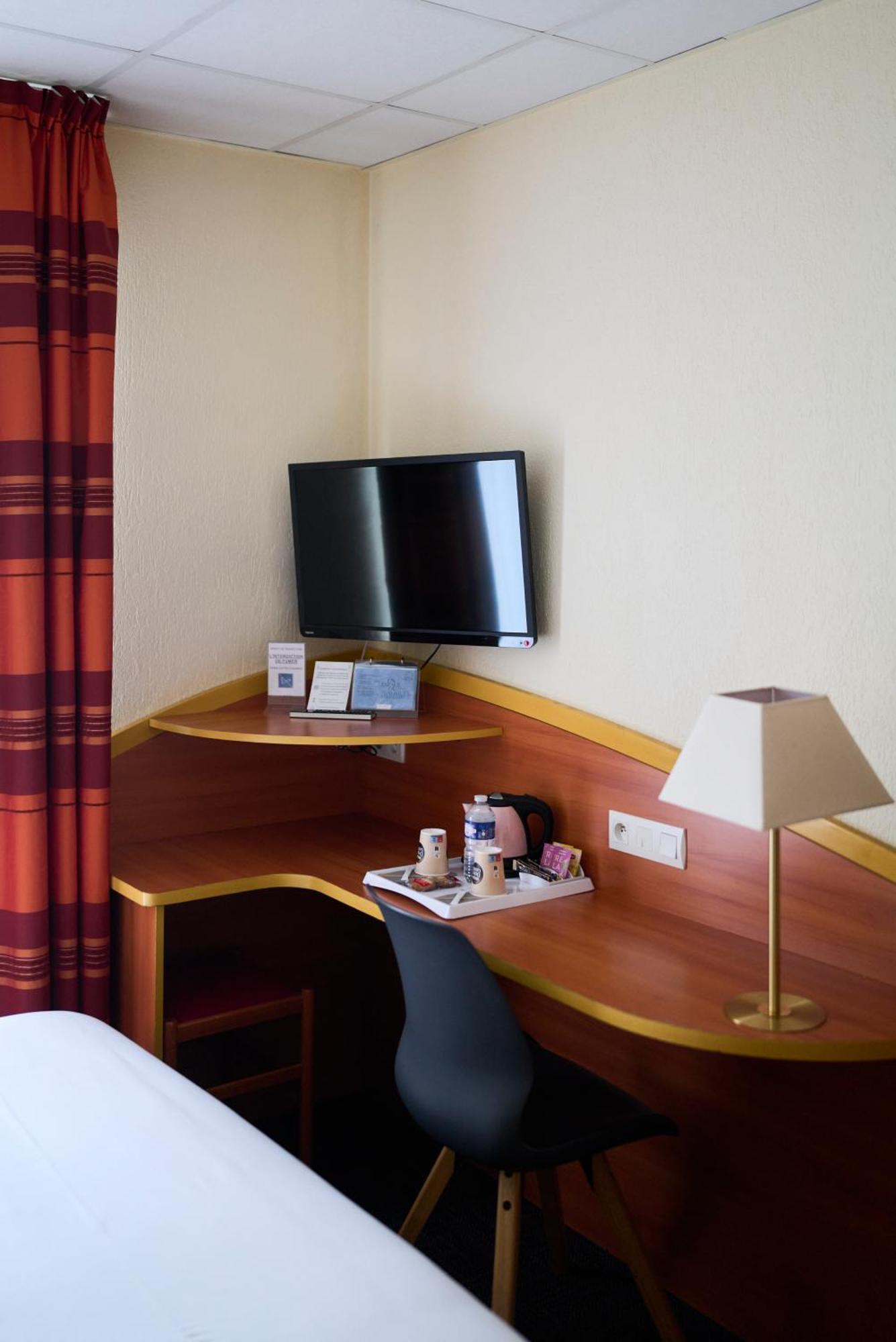 Kyriad Hotel Lamballe Bagian luar foto