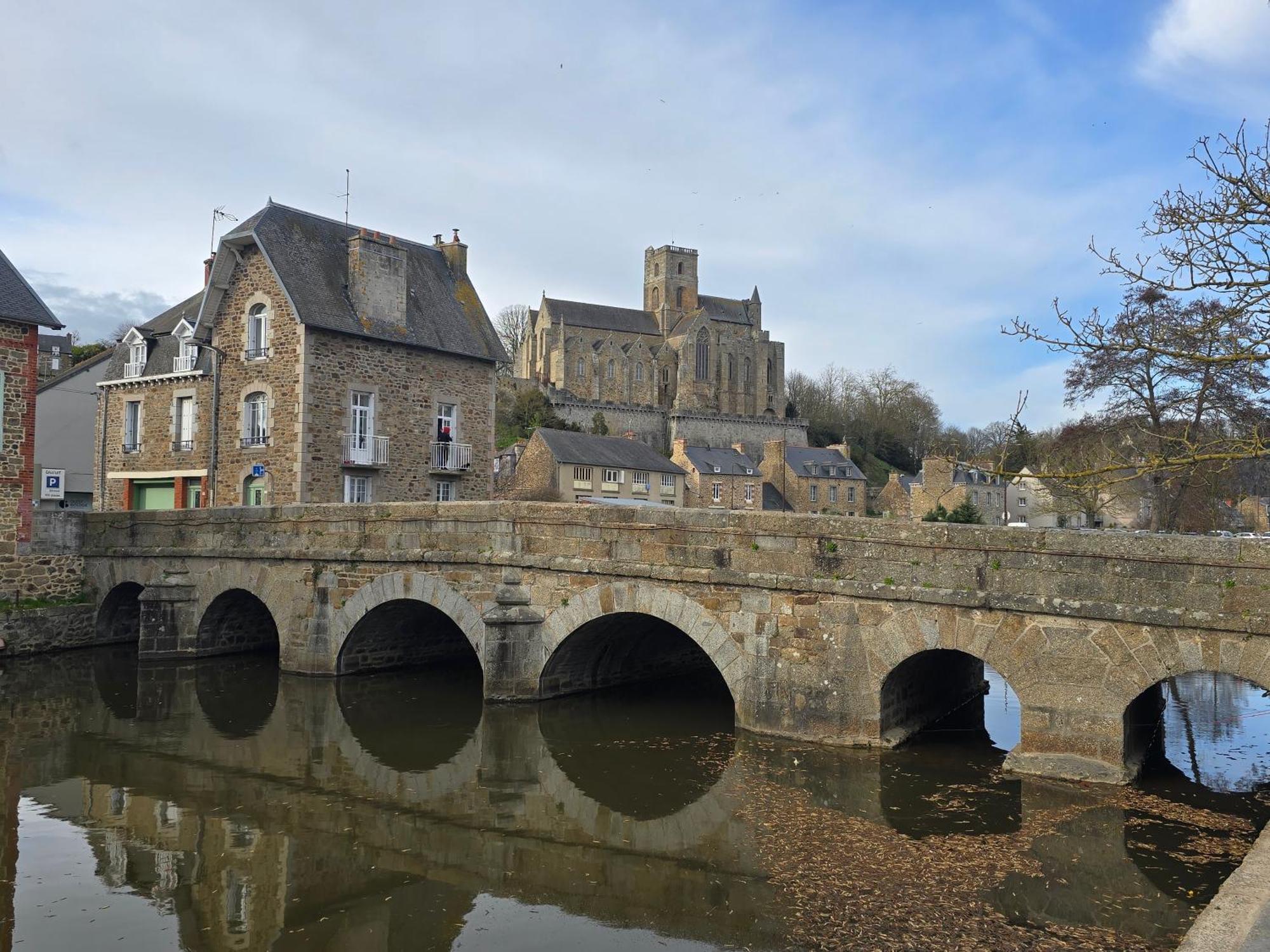 Kyriad Hotel Lamballe Bagian luar foto